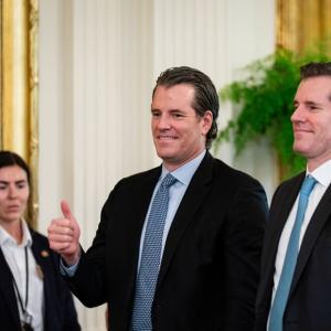 温克莱沃斯兄弟支持的生物技术公司转型加密货币金库后股价飙升550%并多次停牌