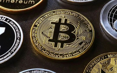 都2025年了 加密企业到底该去哪里申牌？