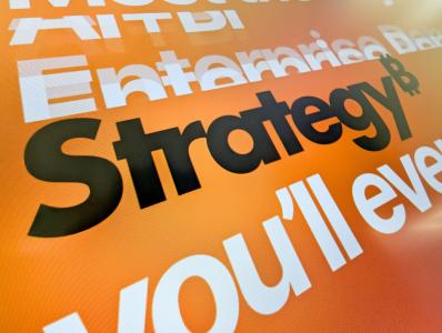 MicroStrategy 股价测试关键支撑：塞勒与希夫的比特币未来之争